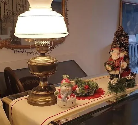 Ella 12 *