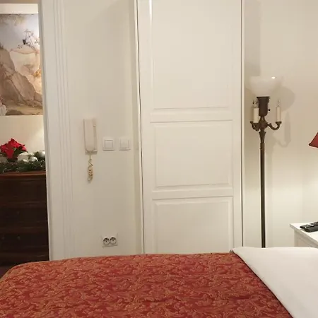 Ella 12